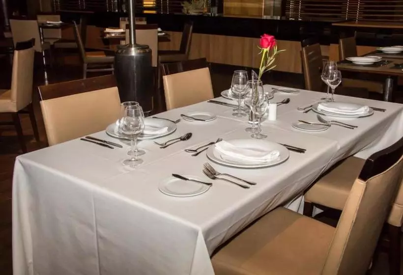 ホテル Alto Del Sol Calama