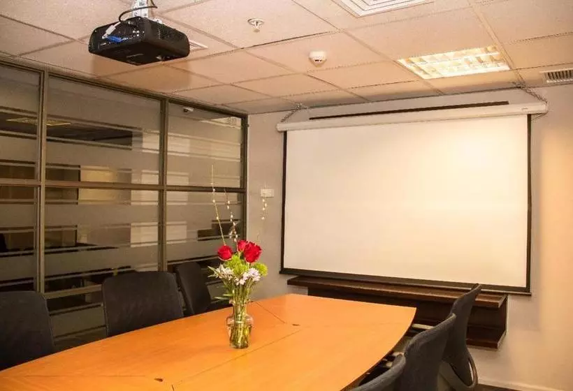 ホテル Alto Del Sol Calama