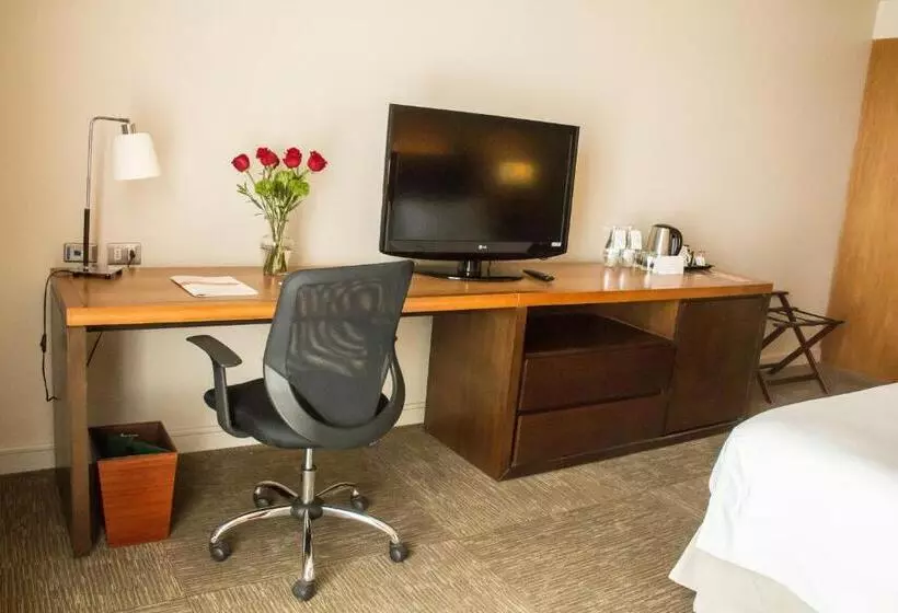 ホテル Alto Del Sol Calama