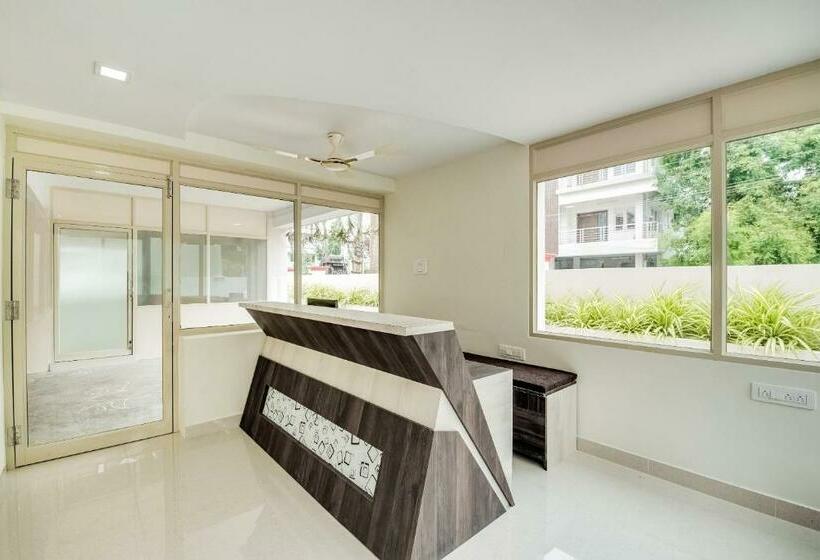 ホテル Collection O Stay Inn Luxury Service Apartments