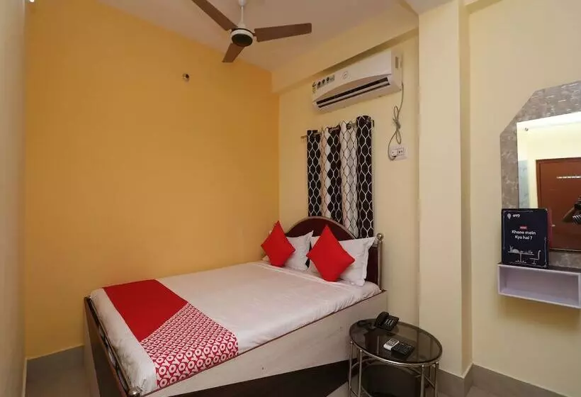 ホテル Oyo 16496 Trinayani Atithi Niwas