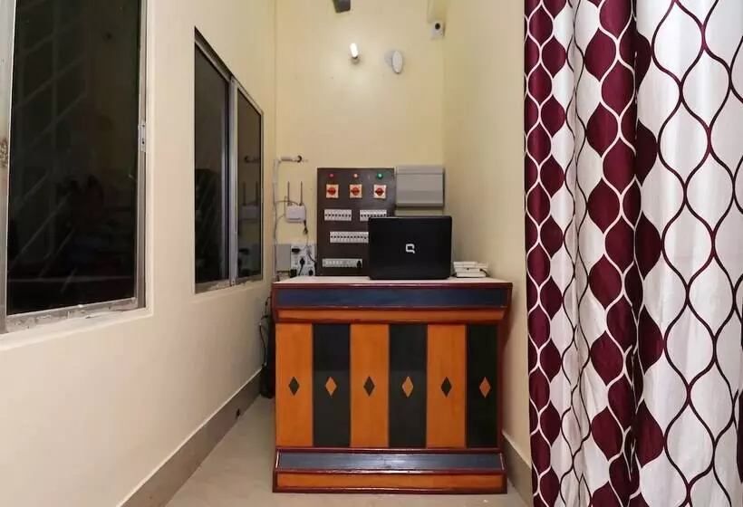 ホテル Oyo 16496 Trinayani Atithi Niwas