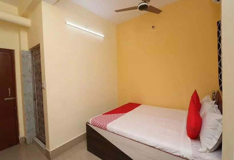 ホテル Oyo 16496 Trinayani Atithi Niwas