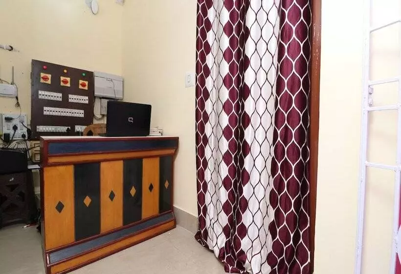 ホテル Oyo 16496 Trinayani Atithi Niwas