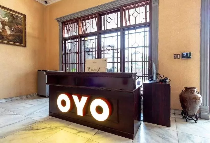 ホテル Oyo 2777 Sleepover Sei Serayu