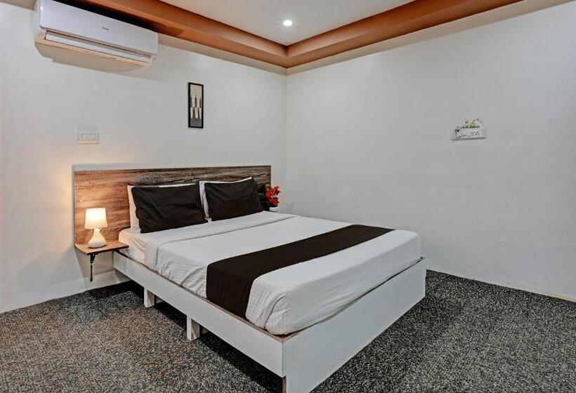 Hotel Oyo 39950 A K Residency