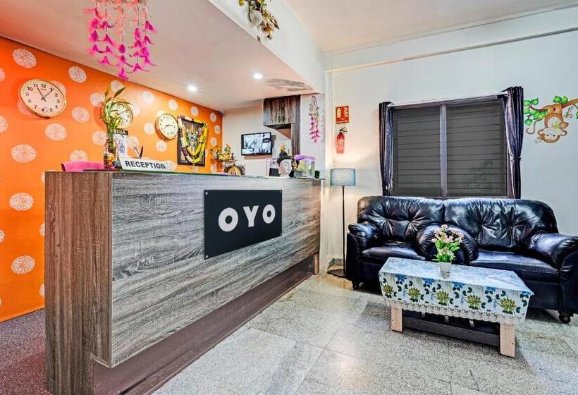 Hotel Oyo 39950 A K Residency