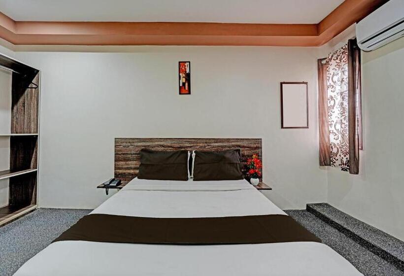Hotel Oyo 39950 A K Residency