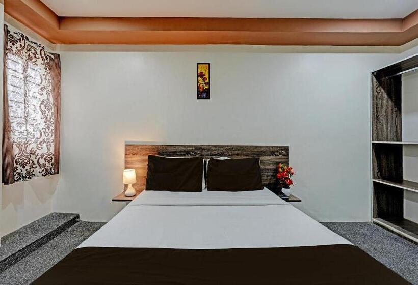 Hotel Oyo 39950 A K Residency