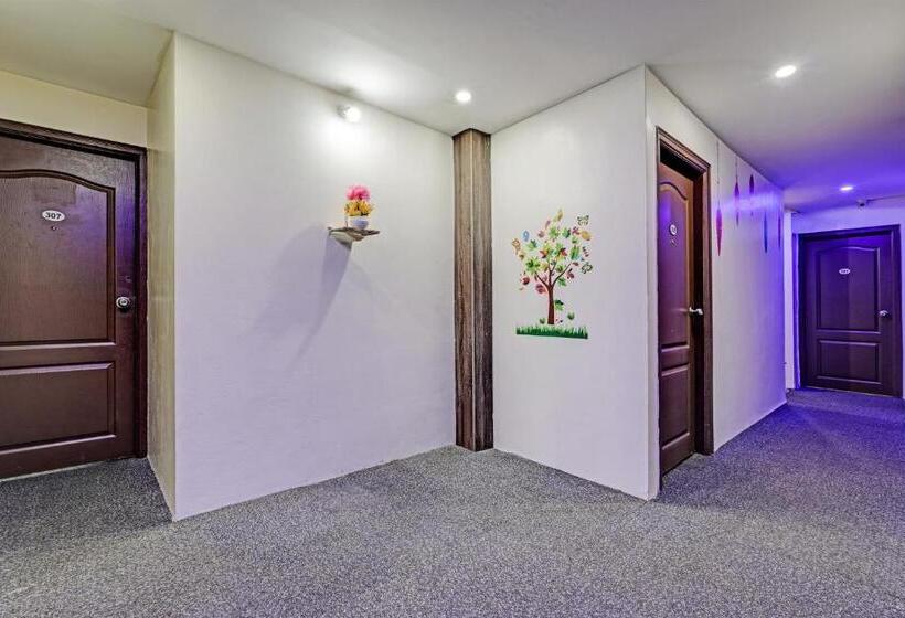 Hotel Oyo 39950 A K Residency