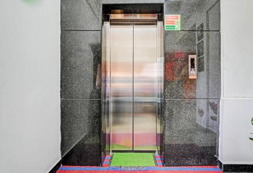 Hotel Oyo 39950 A K Residency