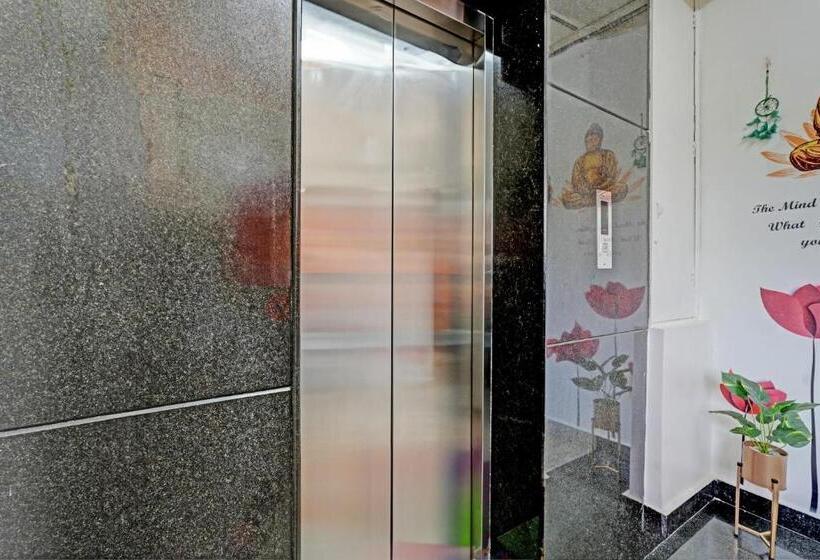 Hotel Oyo 39950 A K Residency