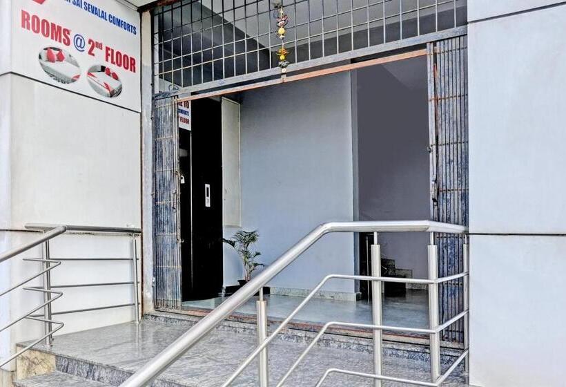 Hotel Oyo 39950 A K Residency