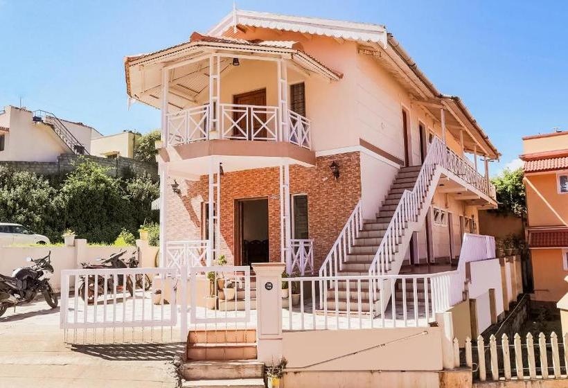 Отель Oyo 63957 Moon Shine Cottage