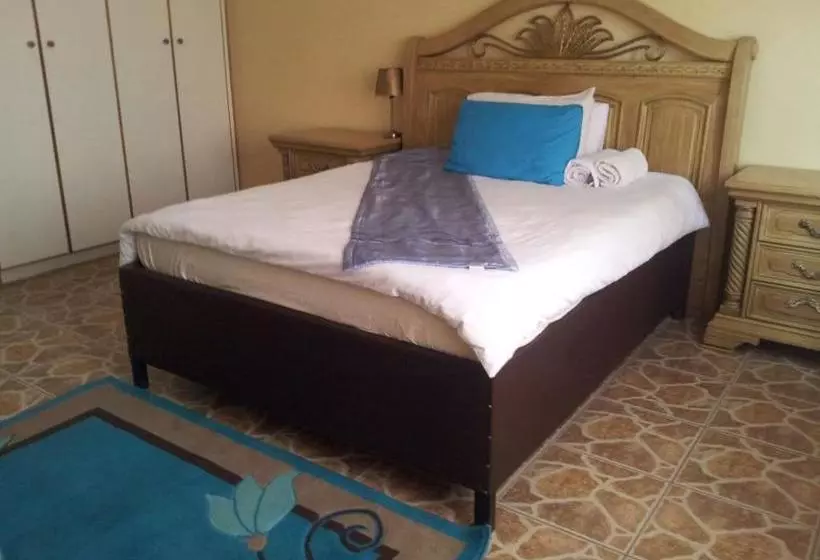 پانسیون Dolphin Guest House