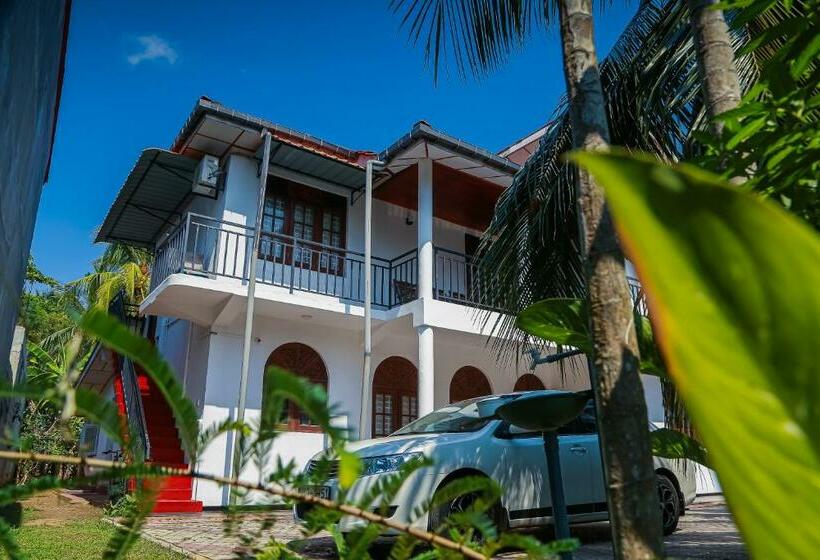 بنسيون Lakeside Villa