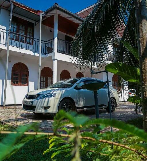 بنسيون Lakeside Villa