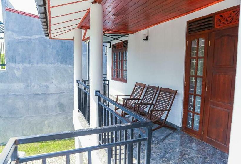 بنسيون Lakeside Villa