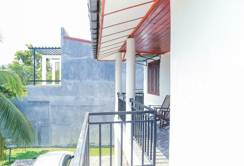 بنسيون Lakeside Villa