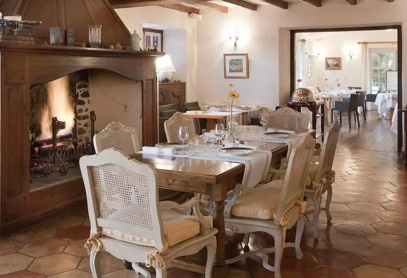 ホテル Auberge Ostapé