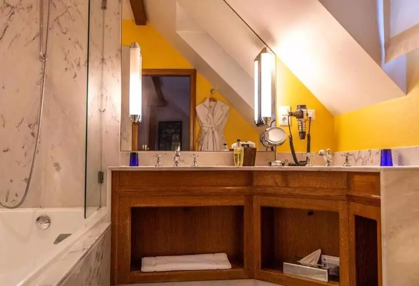 Отель Auberge Saint Walfrid Hôtel Restaurant & Spa