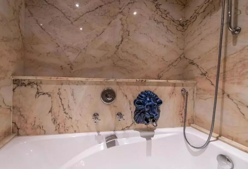 Отель Auberge Saint Walfrid Hôtel Restaurant & Spa