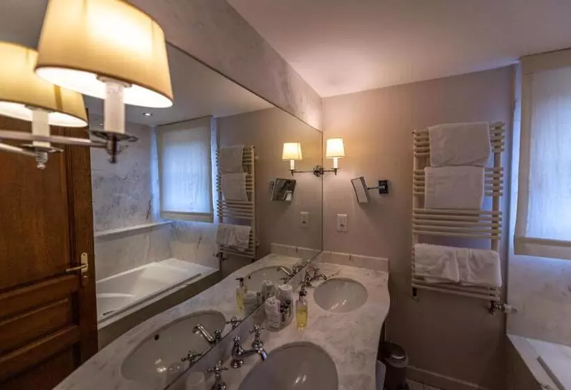 Отель Auberge Saint Walfrid Hôtel Restaurant & Spa