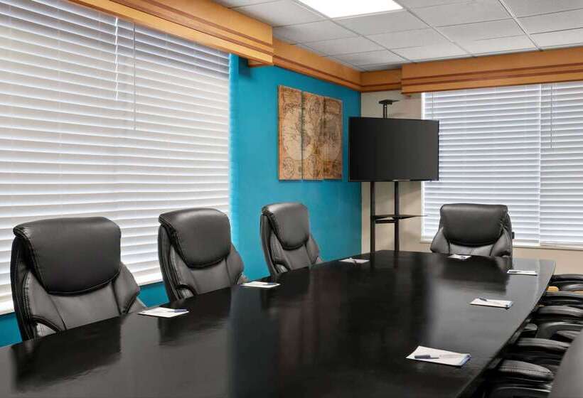 בית מלון כפרי Baymont By Wyndham Elizabethtown