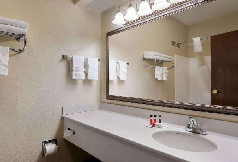 בית מלון כפרי Baymont By Wyndham Elizabethtown