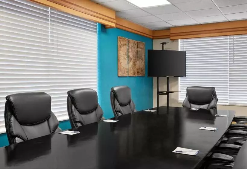 ホテル Baymont By Wyndham Elizabethtown