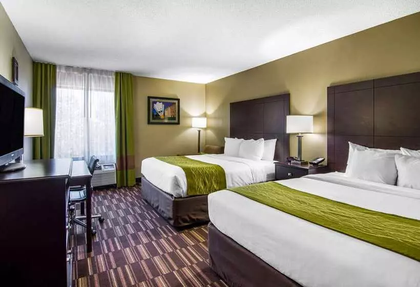 هتل Comfort Inn & Suites Kansas City   Northeast