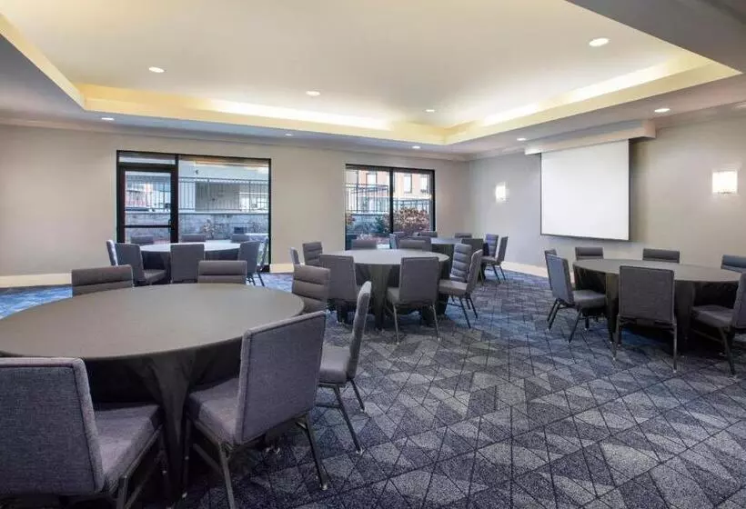 هتل Courtyard Worcester