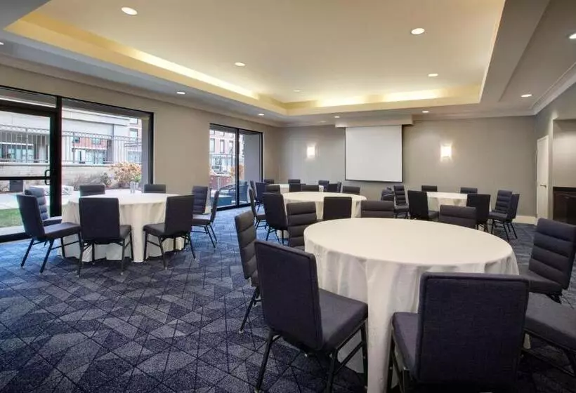 هتل Courtyard Worcester