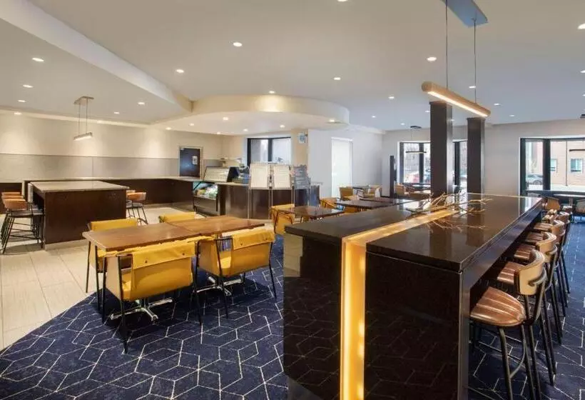 هتل Courtyard Worcester