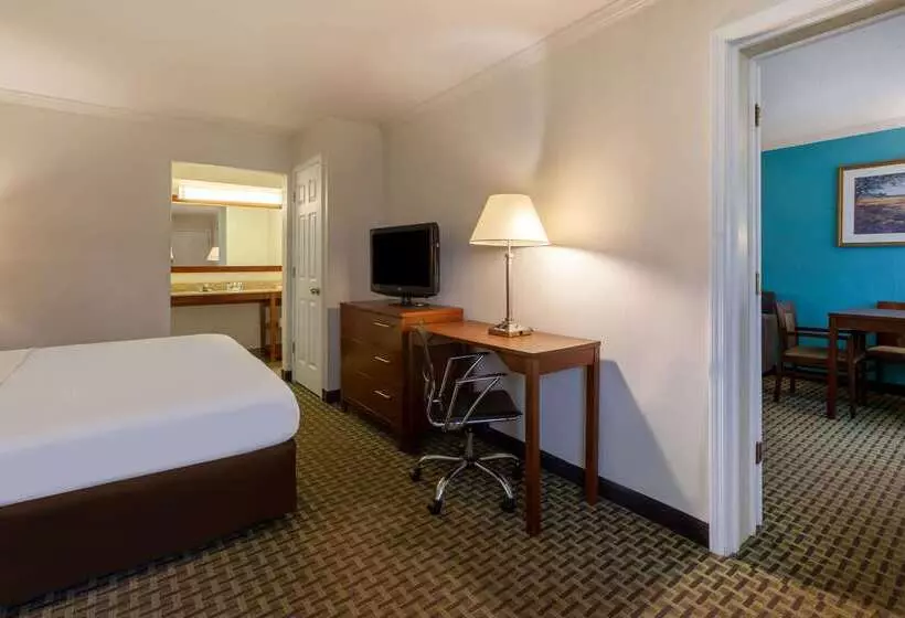 호텔 Days Inn By Wyndham Austintown