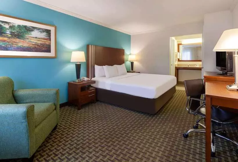 호텔 Days Inn By Wyndham Austintown