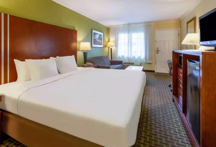 호텔 Days Inn By Wyndham Austintown