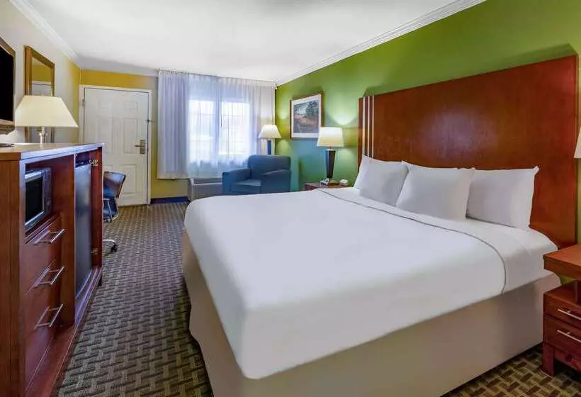 호텔 Days Inn By Wyndham Austintown