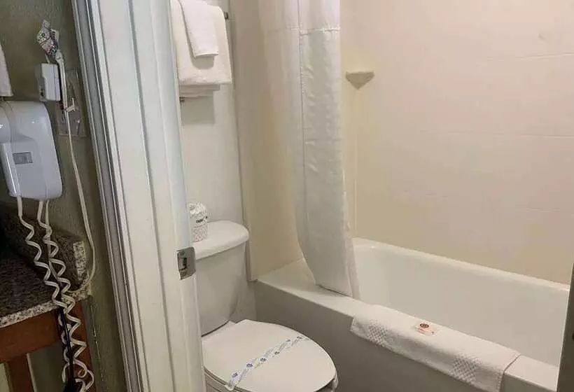 호텔 Days Inn By Wyndham Austintown