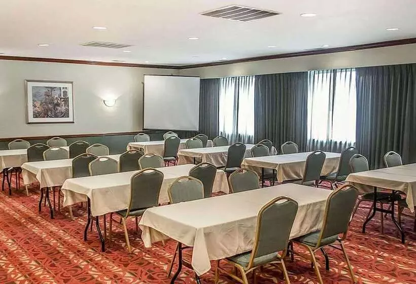 호텔 Days Inn By Wyndham Austintown