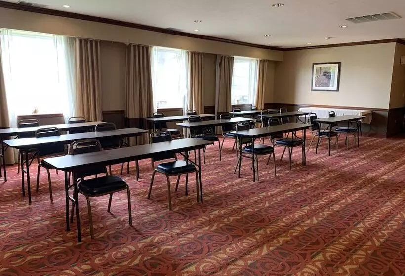 호텔 Days Inn By Wyndham Austintown