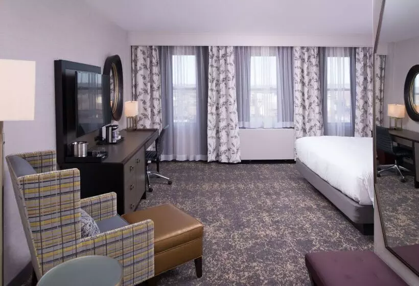 هتل Doubletree By Hilton Utica