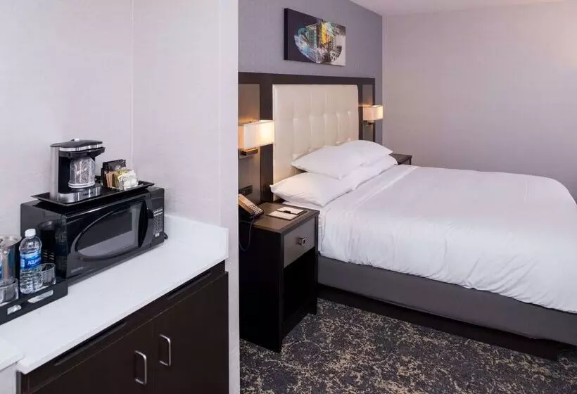 هتل Doubletree By Hilton Utica