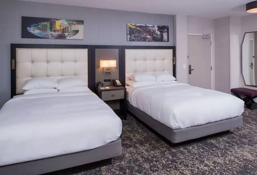 هتل Doubletree By Hilton Utica