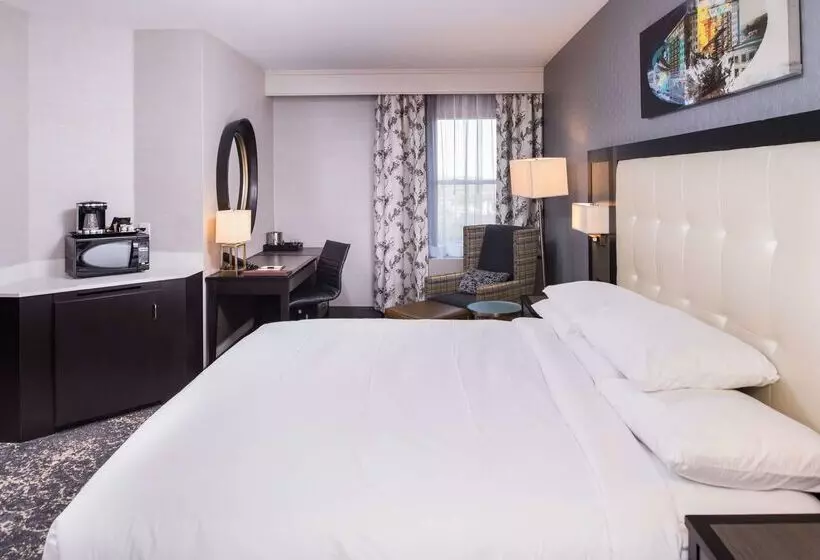 هتل Doubletree By Hilton Utica