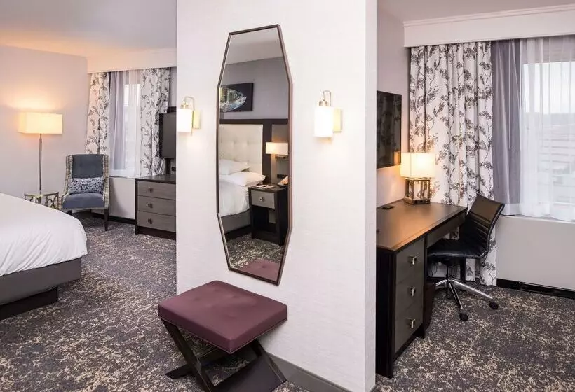 هتل Doubletree By Hilton Utica