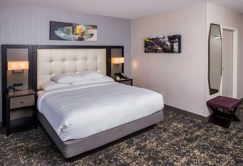 هتل Doubletree By Hilton Utica