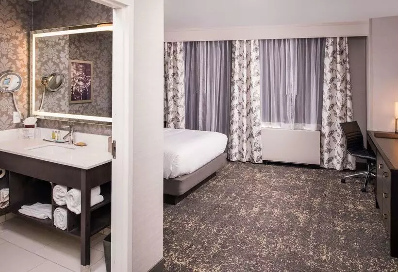 هتل Doubletree By Hilton Utica