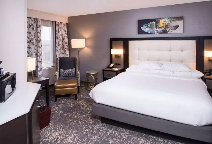 هتل Doubletree By Hilton Utica