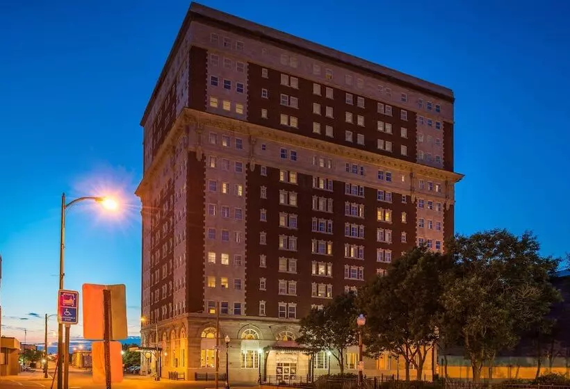 هتل Doubletree By Hilton Utica